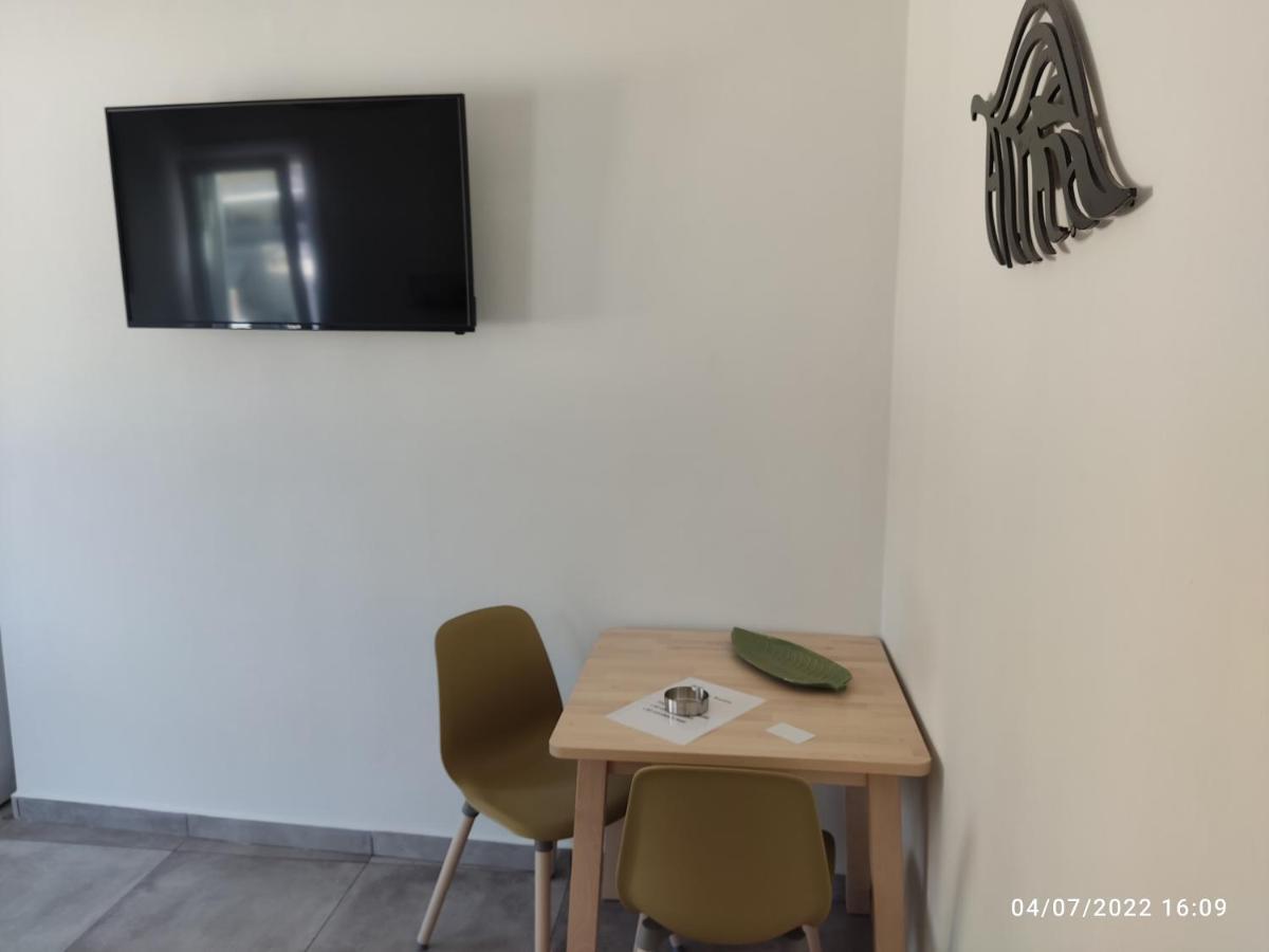Smyrnis Apartments Ermoupoli Bagian luar foto